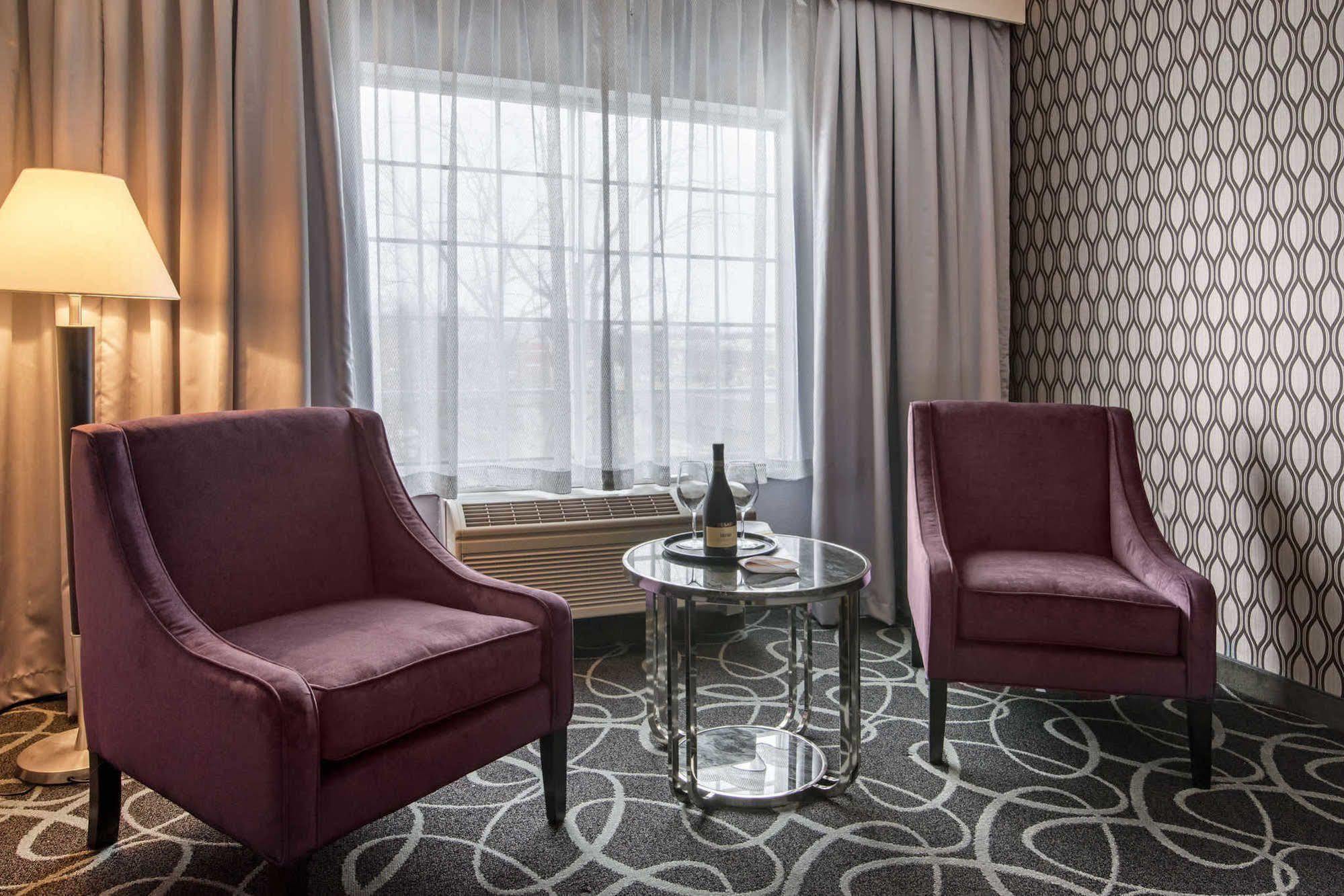 Park Manor Hotel Clifton Park Exterior photo A room at the hotel
